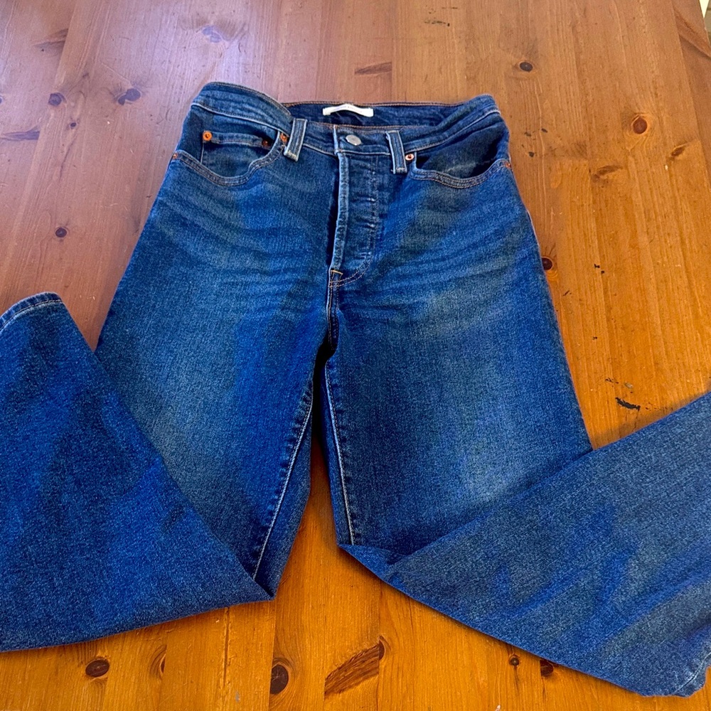 Levi’s straight ribcage 26 dark wash.